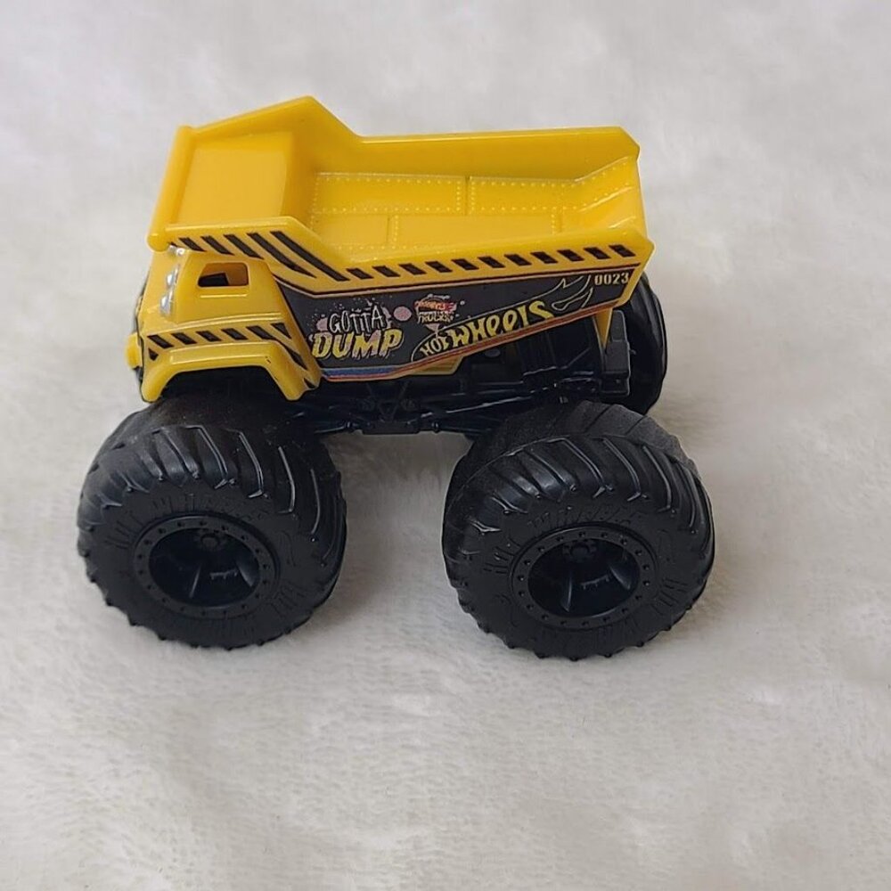 Hot Wheels Monster Trucks Gotta Dump Yellow Dump Truck Mattel - Picture 5 of 8
